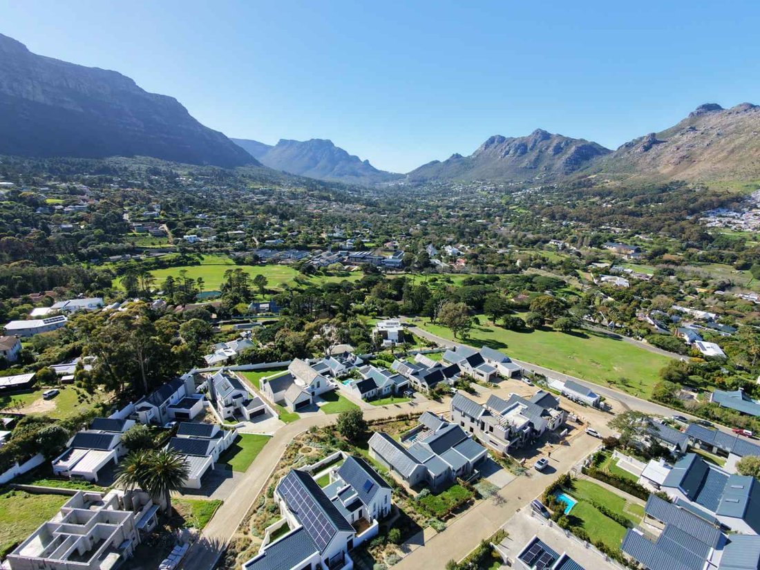 House in Hout Bay, South Peninsula, Cape Town 3 - 18965052