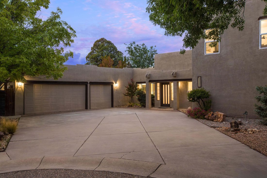 House in Los Ranchos de Albuquerque, New Mexico, United States 3 - 18958146