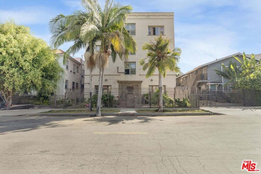 Los Angeles, California, United States 3 - 18973456