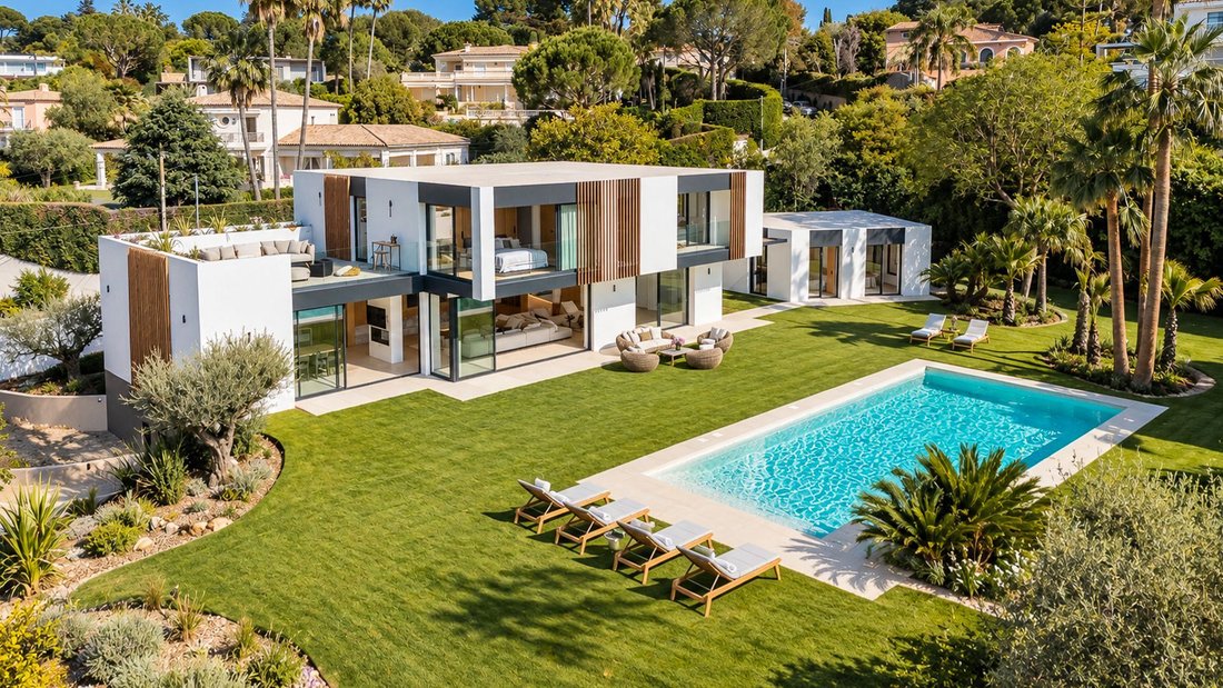 Villa in Vieille Ville, Antibes, France 1 - 18976447