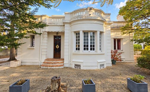 House in Faubourg Saint Martin, Issoudun, France 1