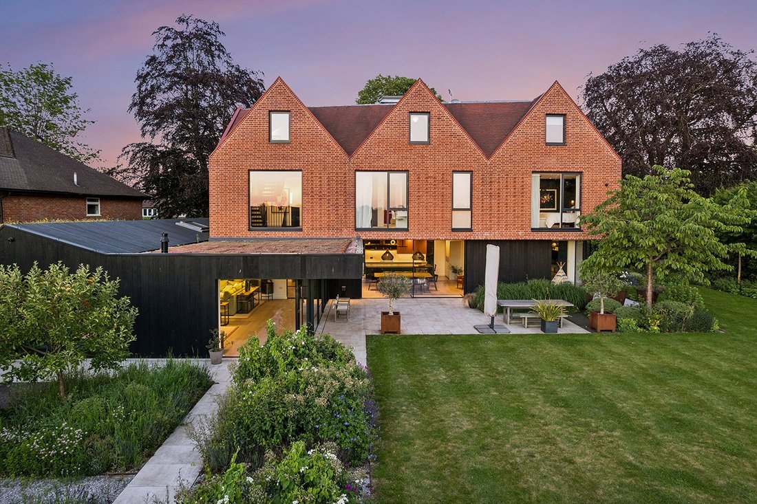 House in Buckinghamshire, England 1 - 18969913
