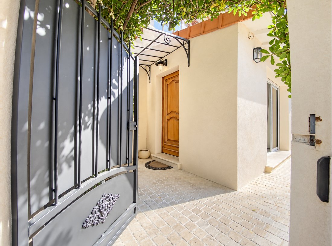 House in Fontmerle, Antibes, France 2 - 18966328