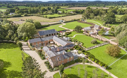 Country House in Cheshire East, England 1