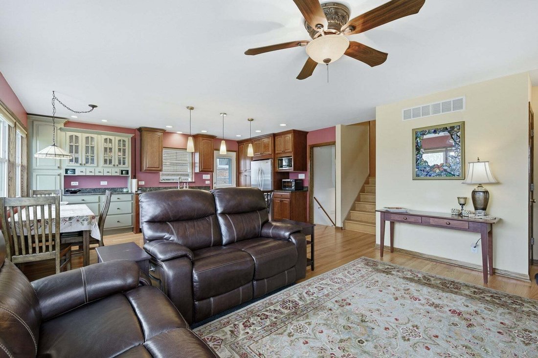 House in Niles, Illinois, United States 4 - 18976216