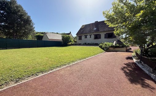 House in Montfort-l'Amaury, Ile-de-France, France 1