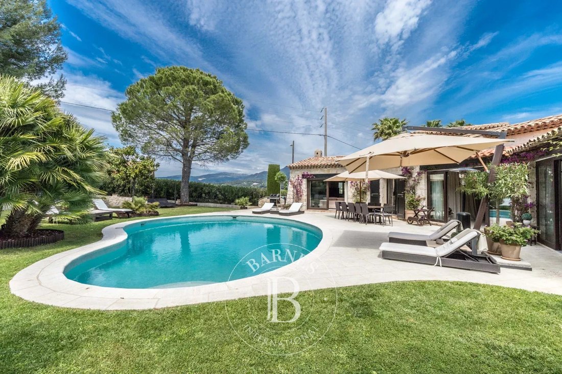 Villa in Saint-Paul-de-Vence, Provence-Alpes-Côte d'Azur, France 1 - 15976598