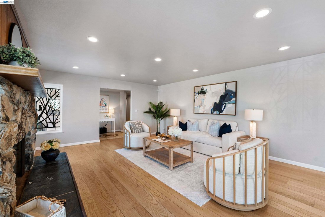 House in San Leandro, California, United States 2 - 18968795