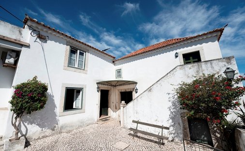 House in Santo António dos Cavaleiros, Lisbon, Portugal 1