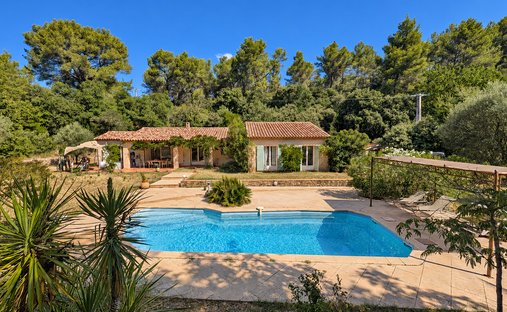 House in Les Freres-Les Cancades-Les Ginestes, Le Beausset, France 1