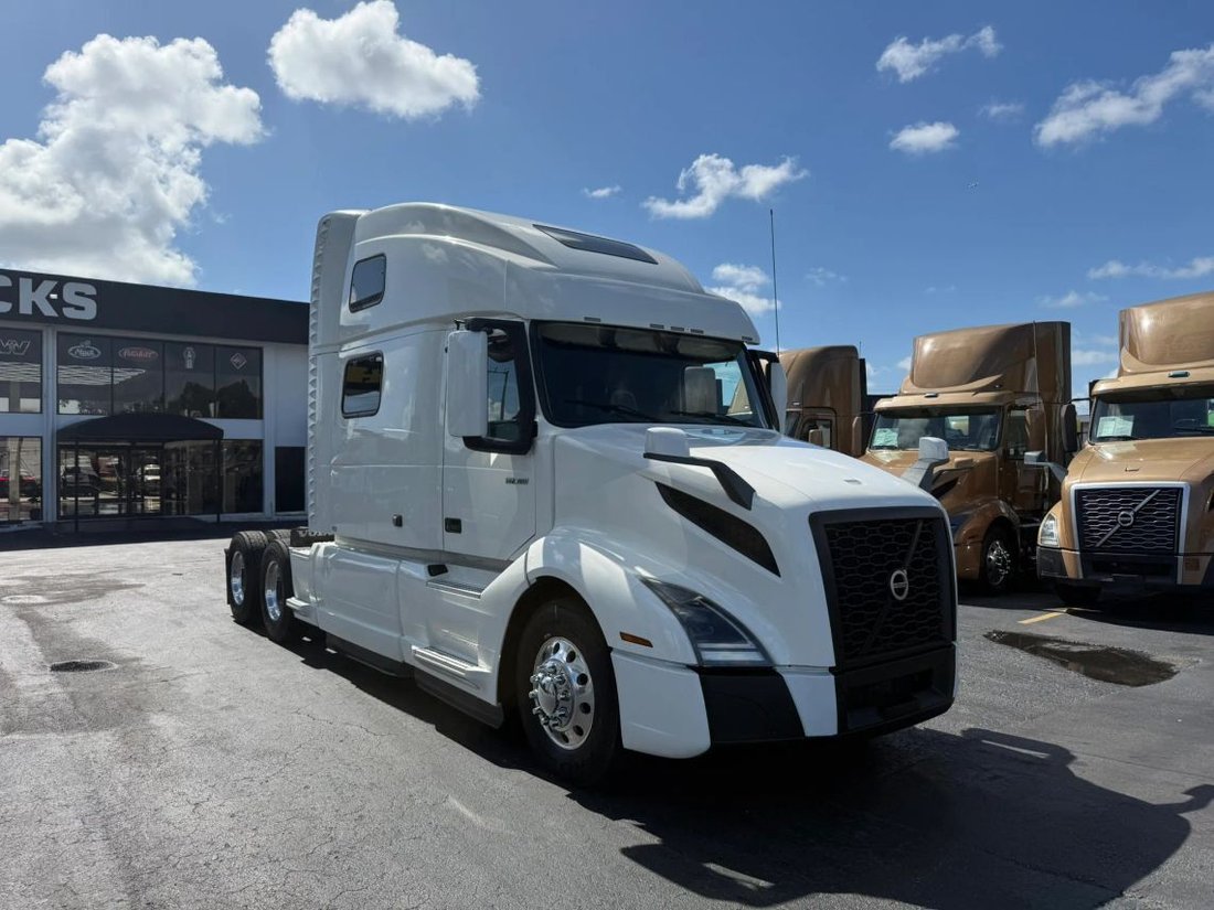 2020 Volvo Commercial VNL VNL 860 Sleeper in Miami, FL, United States 3 - 15443029