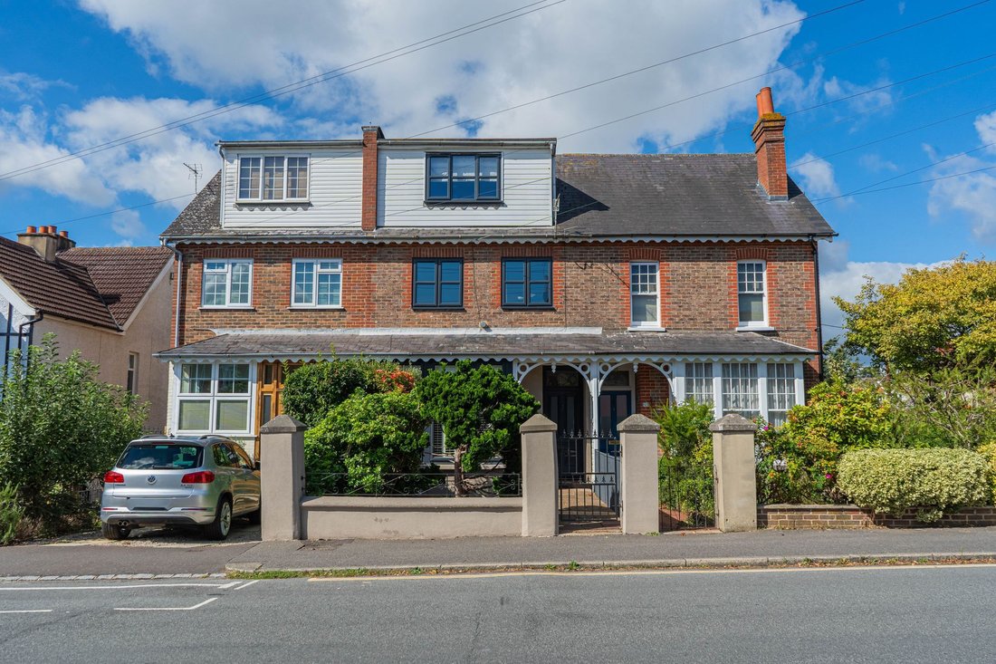 House in Haywards Heath, England 1 - 18966364