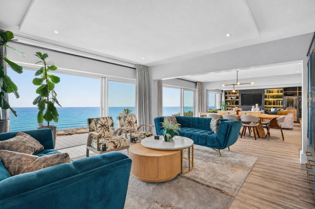 Apartment in Bantry Bay, Atlantic Seaboard, Cape Town 1 - 18972432