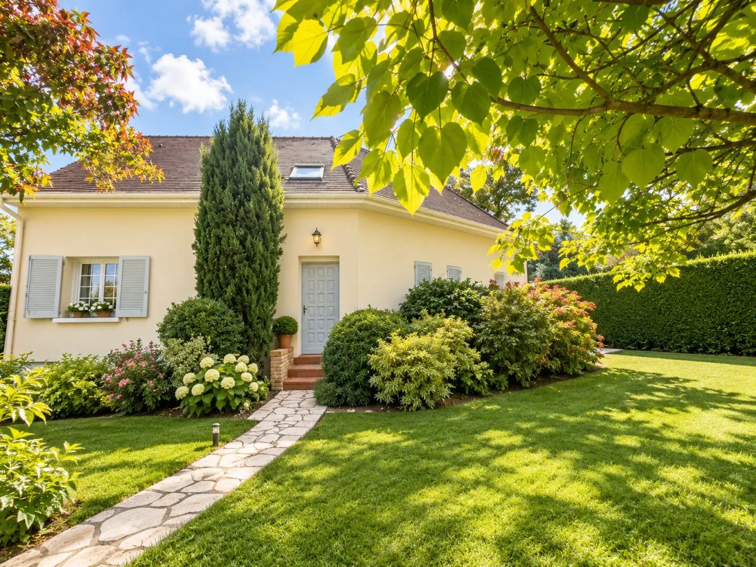 House in Orgeval, Ile-de-France, France 2 - 18971235