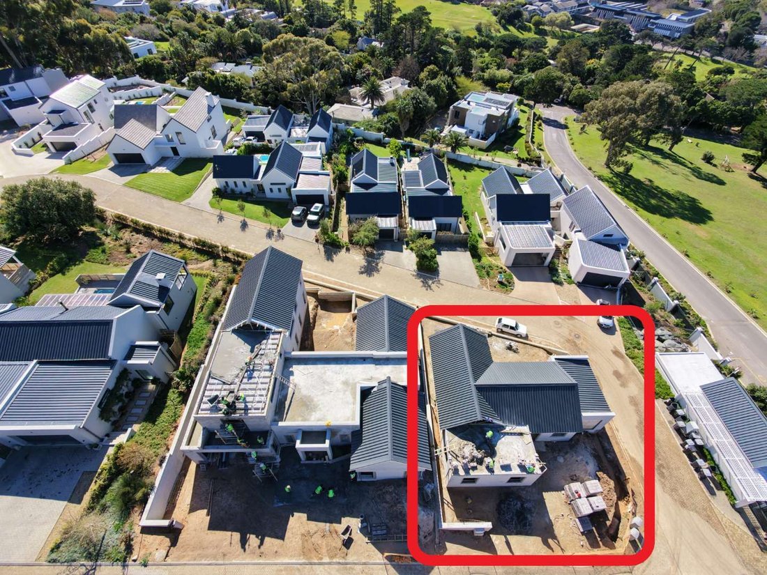 House in Hout Bay, South Peninsula, Cape Town 5 - 18965052