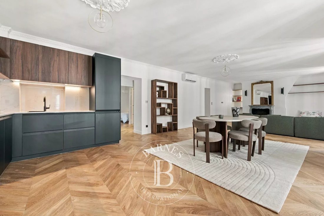 Apartment in Sainte Avoie, Paris 3e Arrondissement, Paris 2 - 18974105