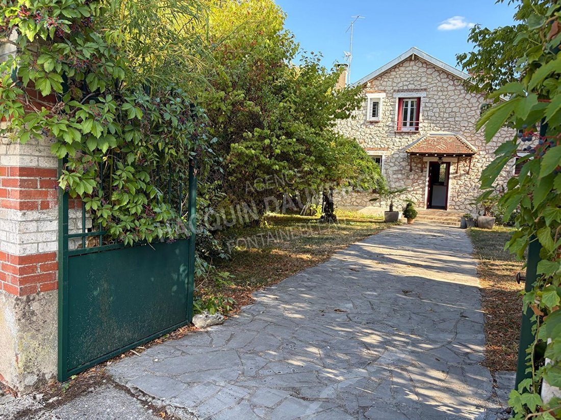 House in Moret-Loing-et-Orvanne, Ile-de-France, France 1 - 18978026