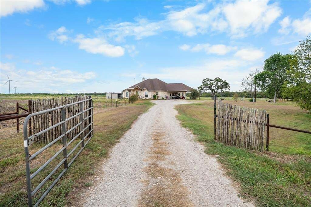 Farm Ranch in Mount Calm, Texas, United States 5 - 18970357