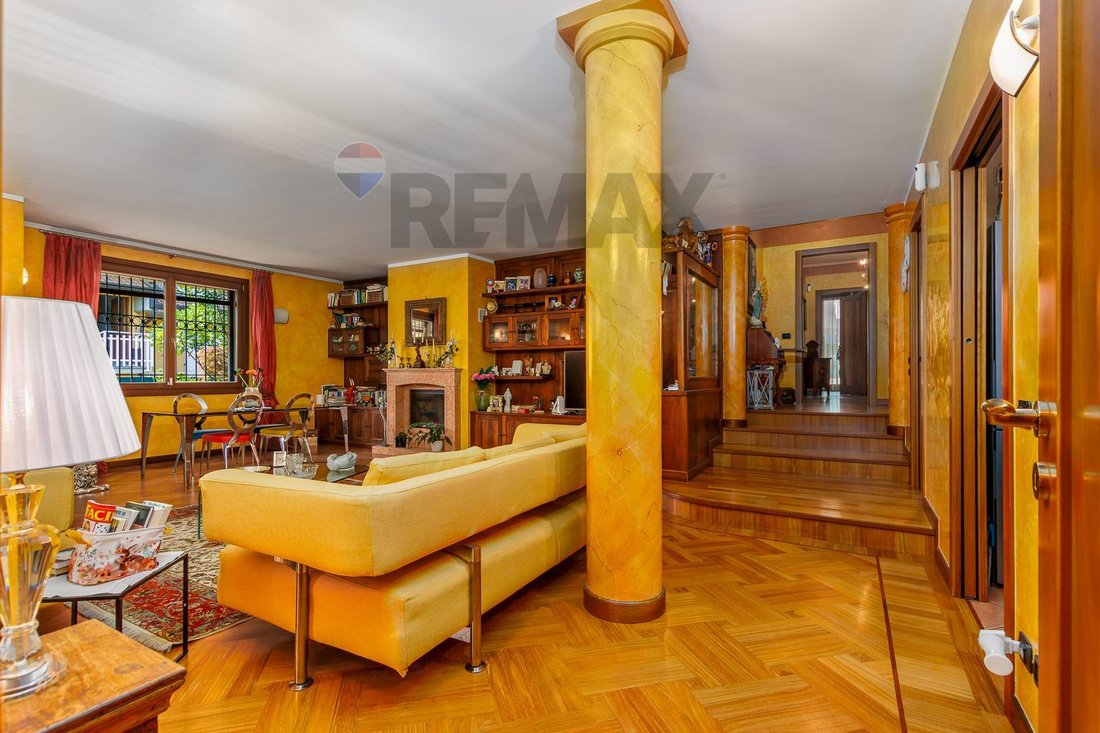 Villa in Stezzano, Lombardy, Italy 3 - 18972577