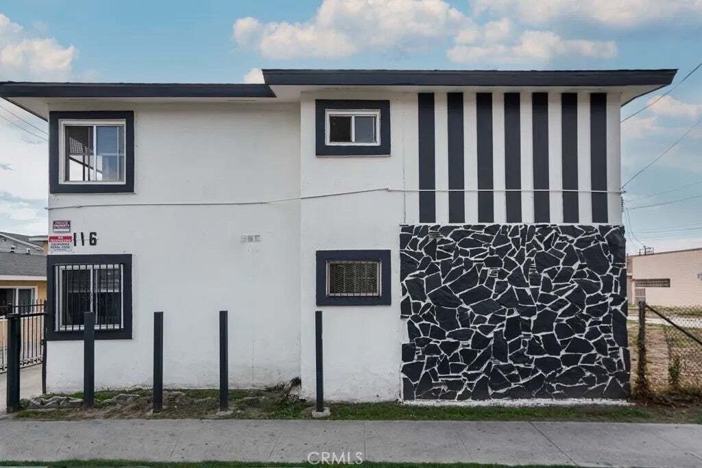Compton, California, United States 1 - 18970652