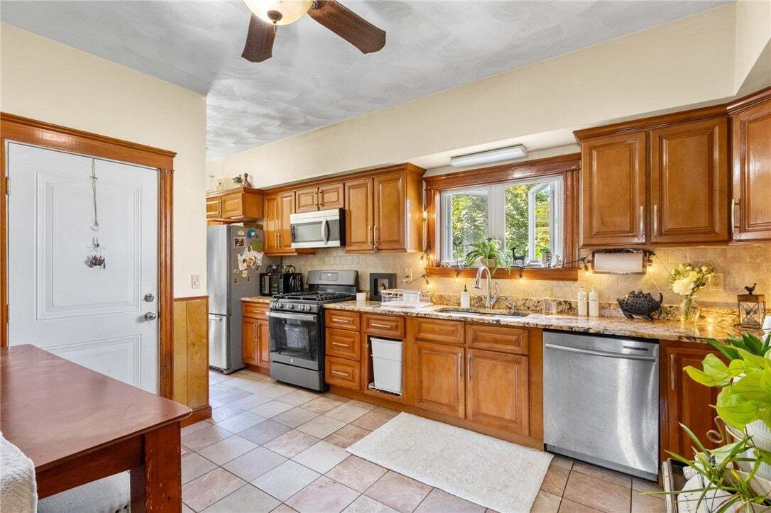 North Providence, Rhode Island, United States 4 - 18977484