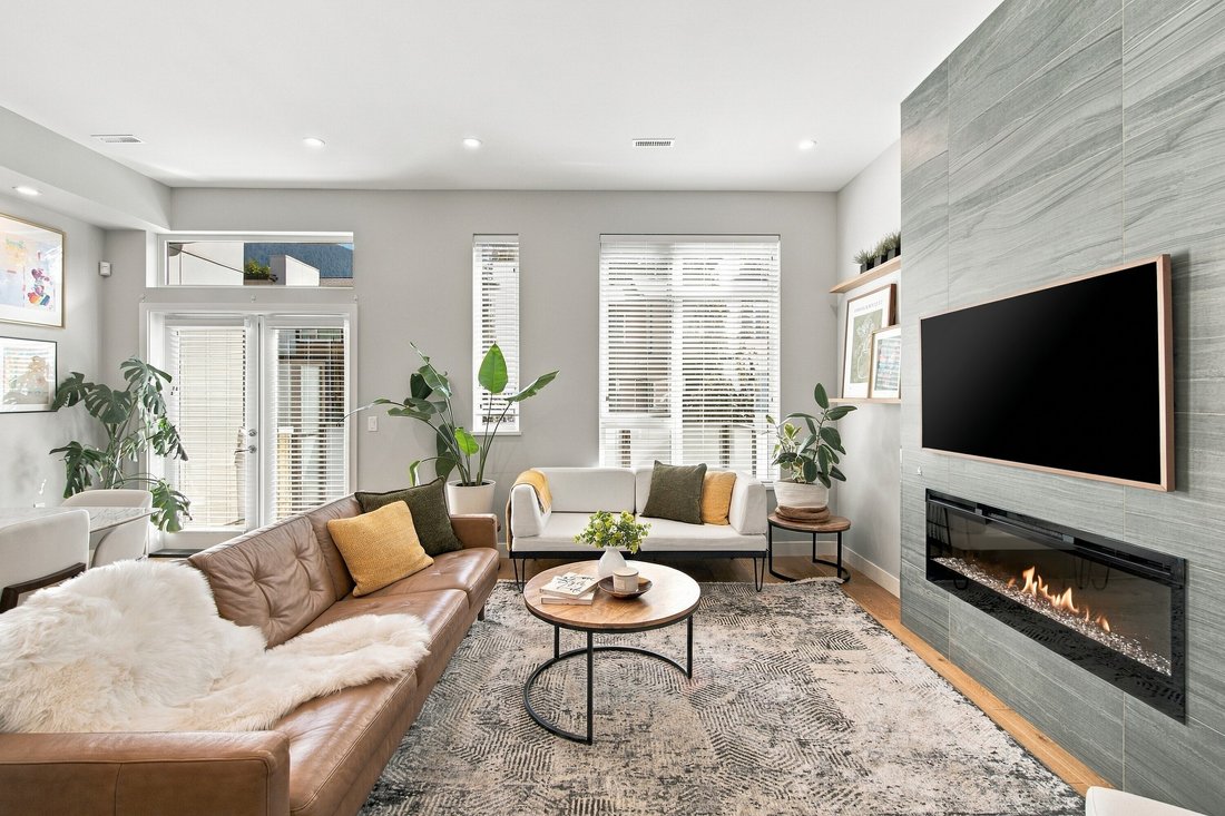 Townhouse in North Vancouver, British Columbia, Canada 3 - 18974450