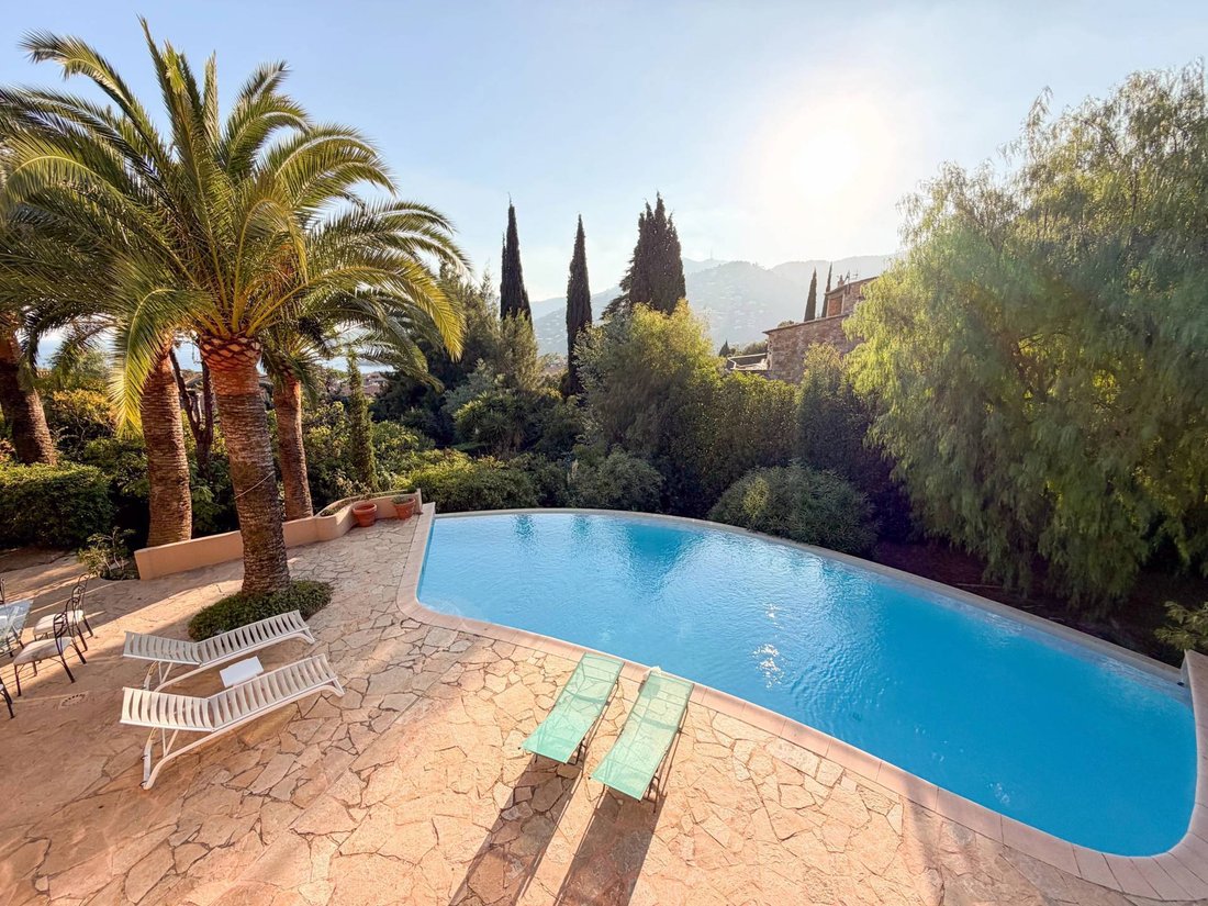 Villa in Théoule-sur-Mer, Provence-Alpes-Côte d'Azur, France 1 - 17619155