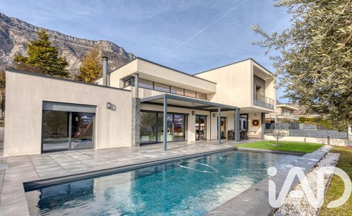 House in Corbonne-Centre-Maréchaux, Saint-Ismier, France 1
