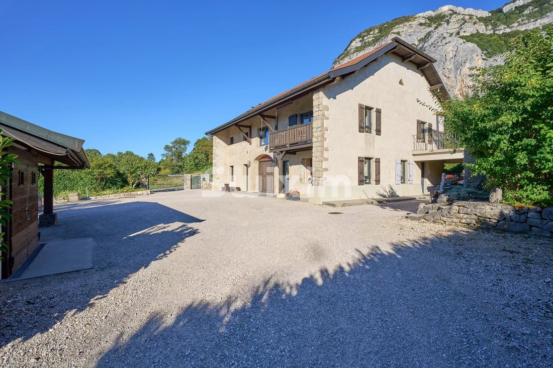 Estate in Collonges-sous-Salève, Auvergne-Rhône-Alpes, France 4 - 18976471