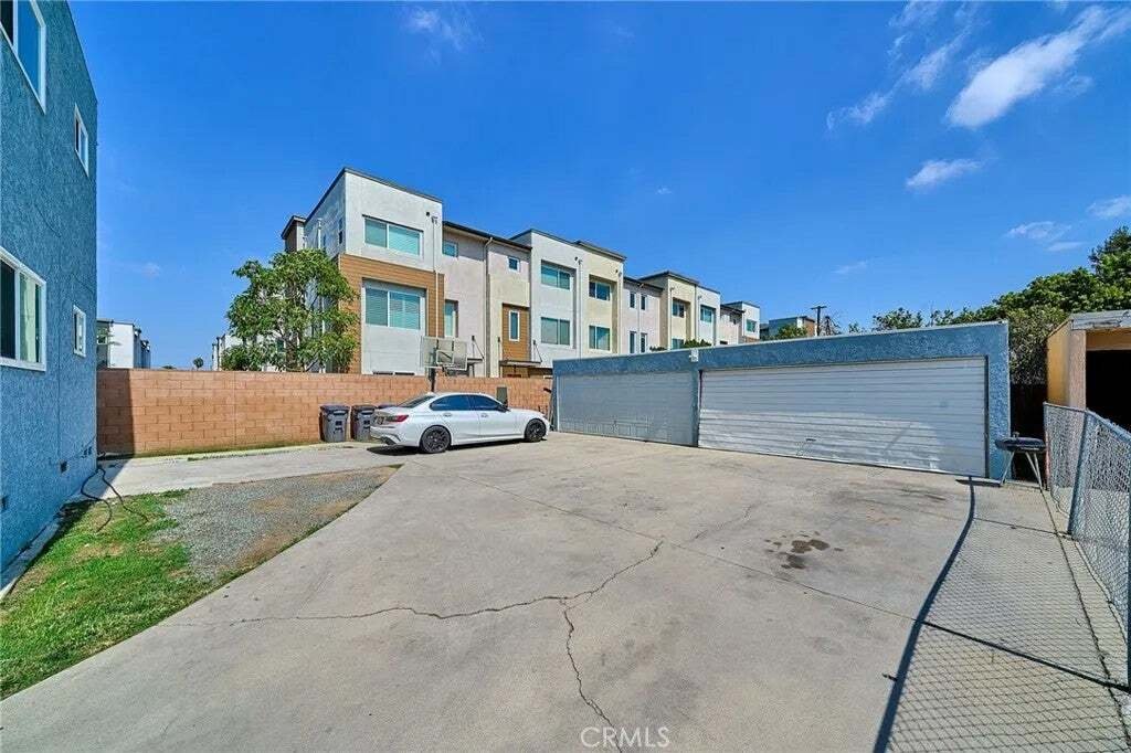 Gardena, California, United States 3 - 18970563