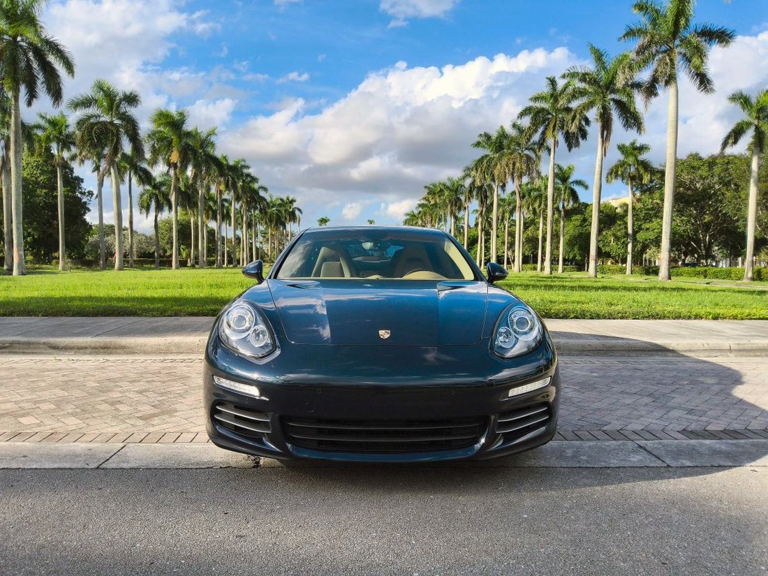 Sedan in Pompano Beach, FL, United States 2 - 18975197