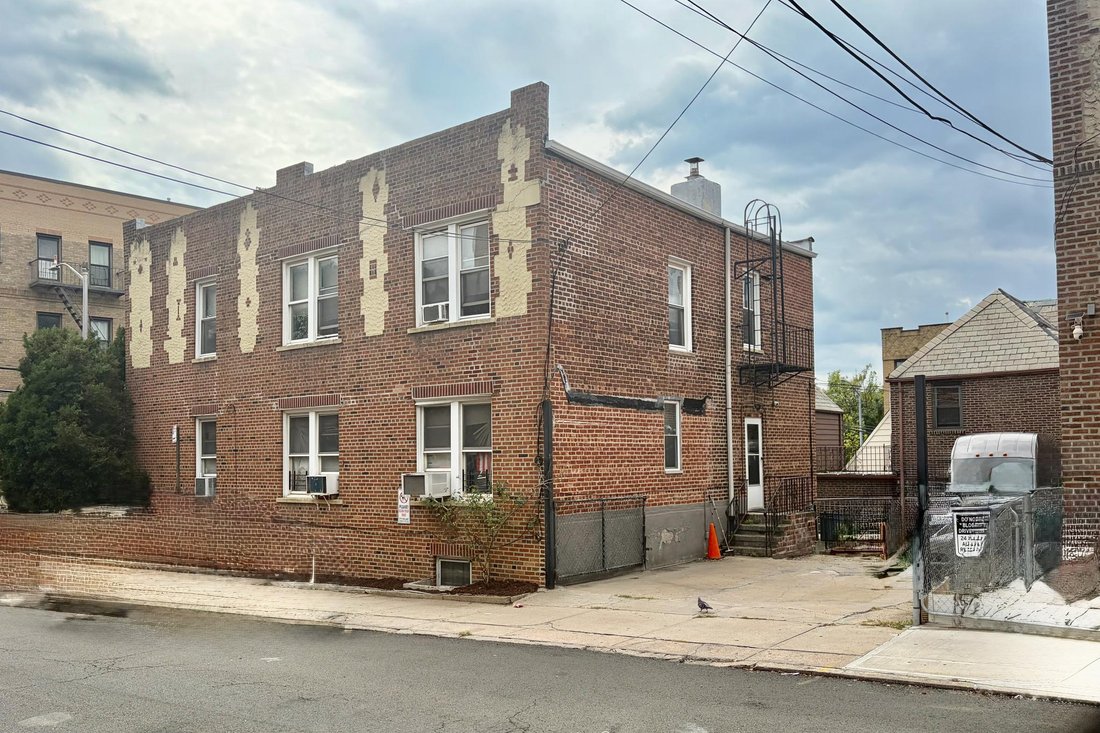 House in New York, New York, United States 2 - 18971534