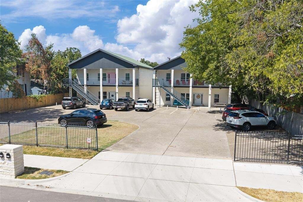 House in Waco, Texas, United States 1 - 18970381