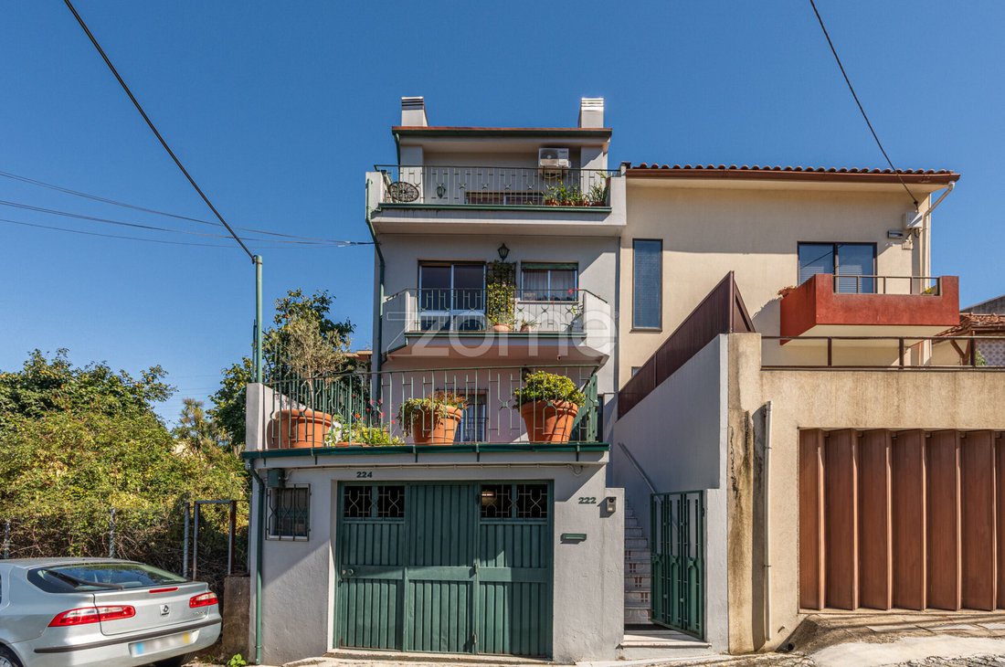 House in Mafamude e Vilar do Paraiso, Porto District, Portugal 1 - 18971544
