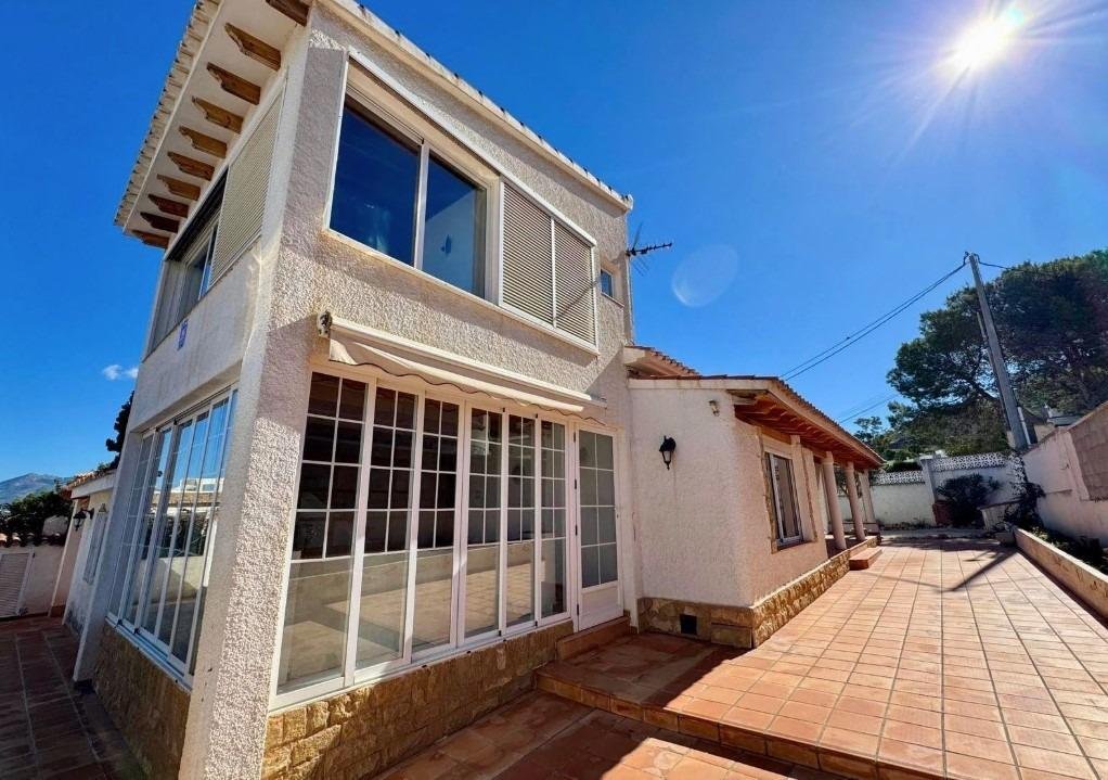 Chalet in l'Alfas del Pi, Valencian Community, Spain 3 - 18965411