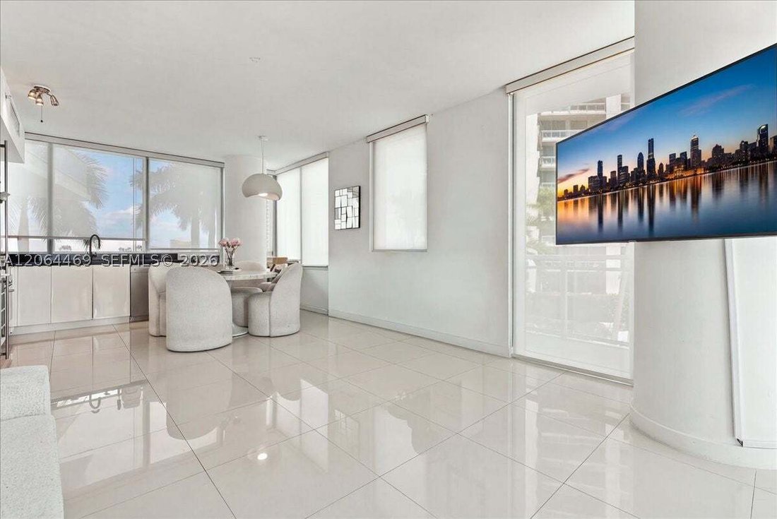 Condo in Miami, Florida, United States 4 - 18576880