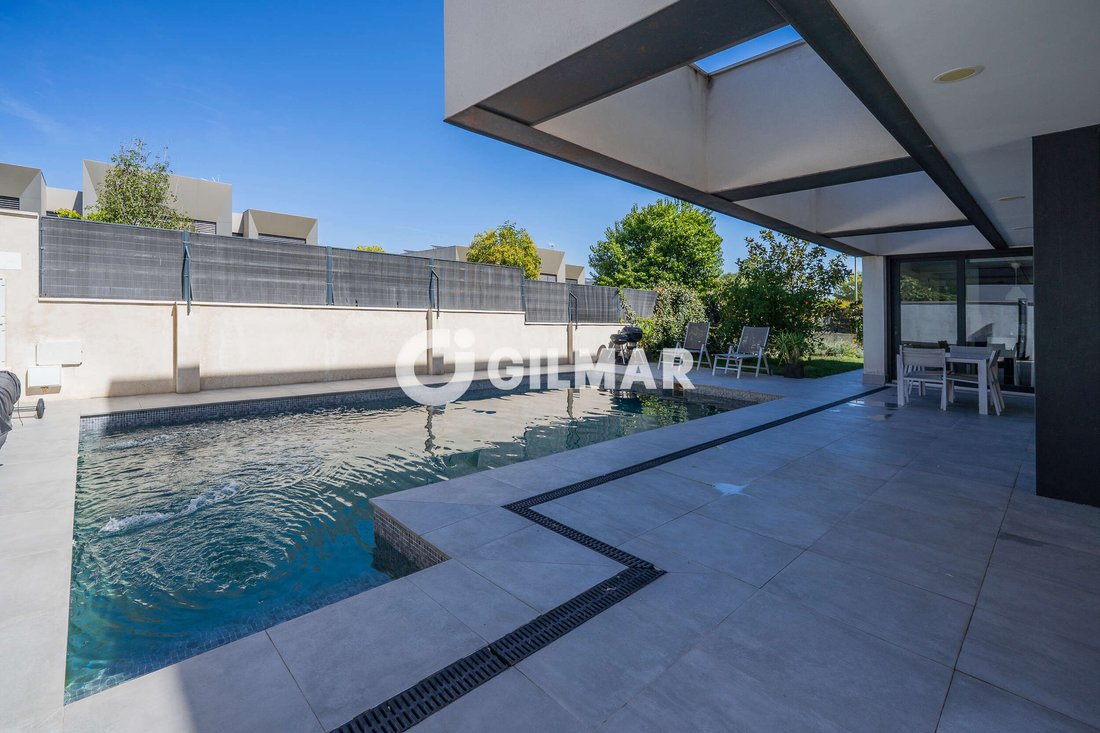 Villa in Somosaguas, Pozuelo de Alarcon, Comunidad de Madrid 2 - 18976049