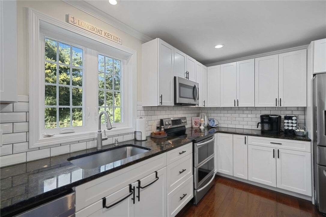 House in Westerly, Rhode Island, United States 3 - 18977486