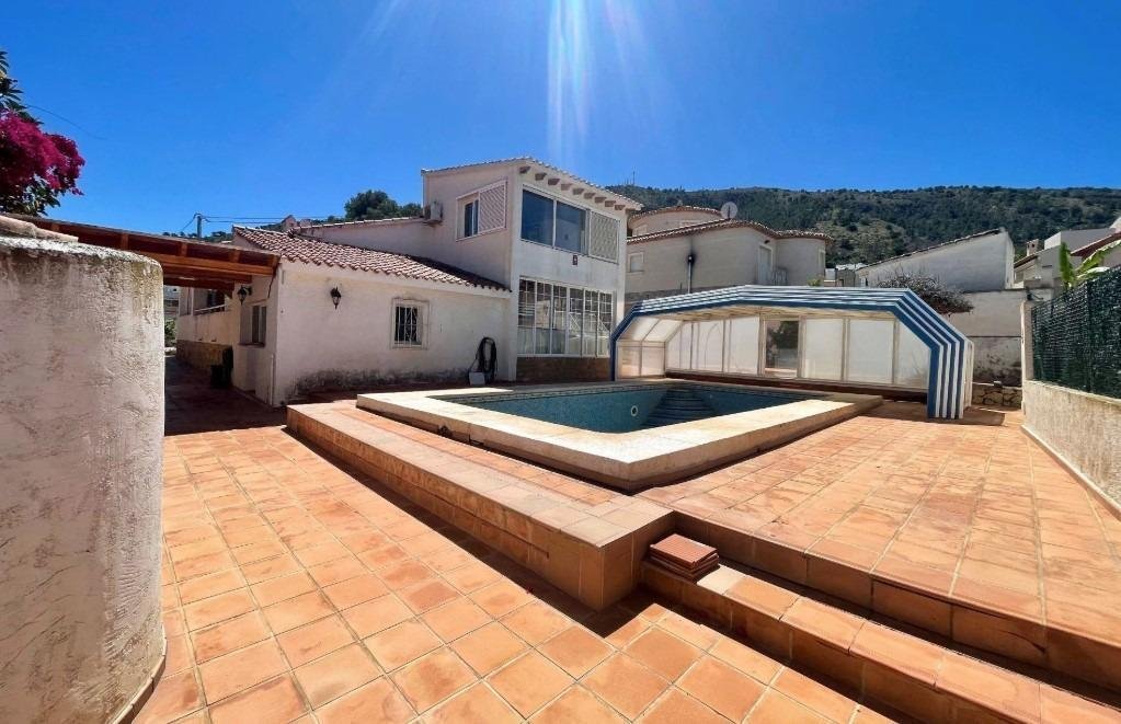 Chalet in l'Alfas del Pi, Valencian Community, Spain 1 - 18965411