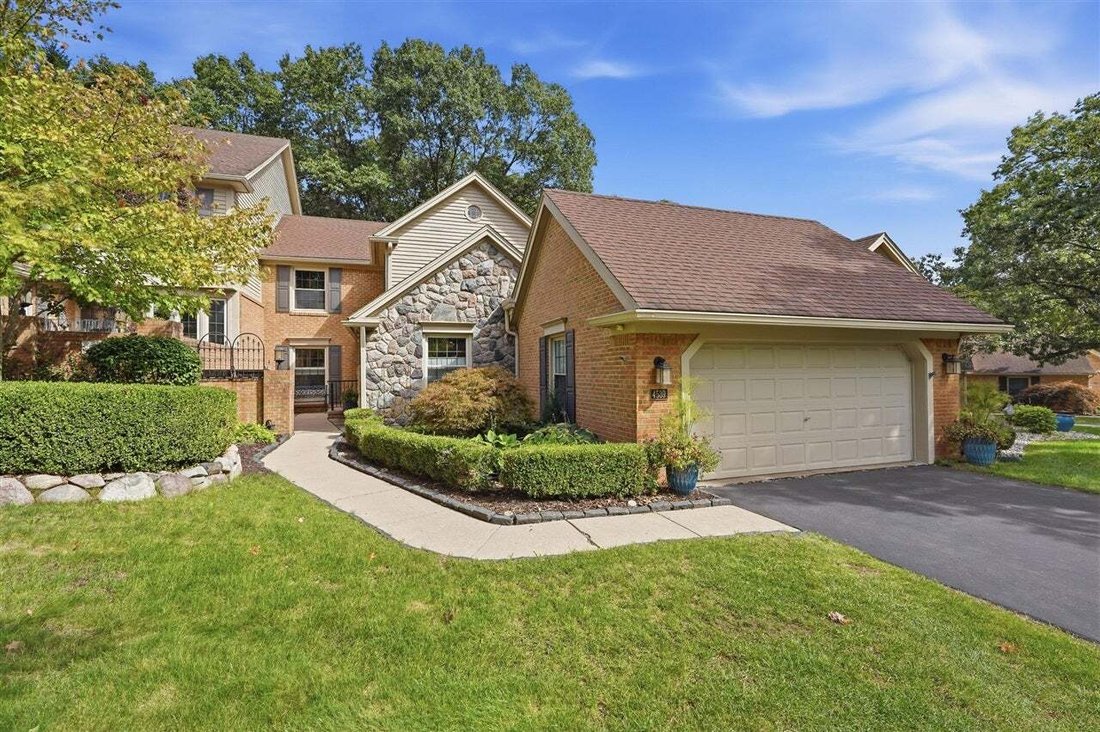 Condo in Township of Hamburg, Michigan, United States 3 - 18970131