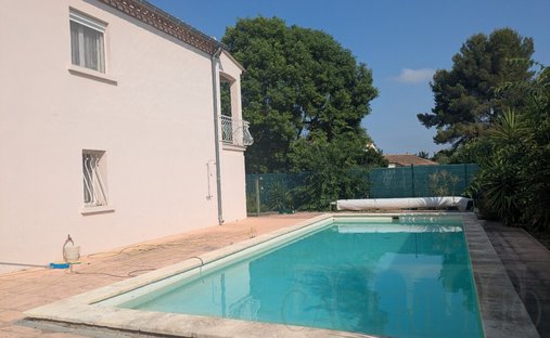 Villa in Centre Ville, Castries, France 1