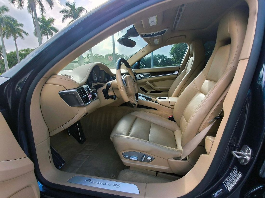 Sedan in Pompano Beach, FL, United States 5 - 18975197