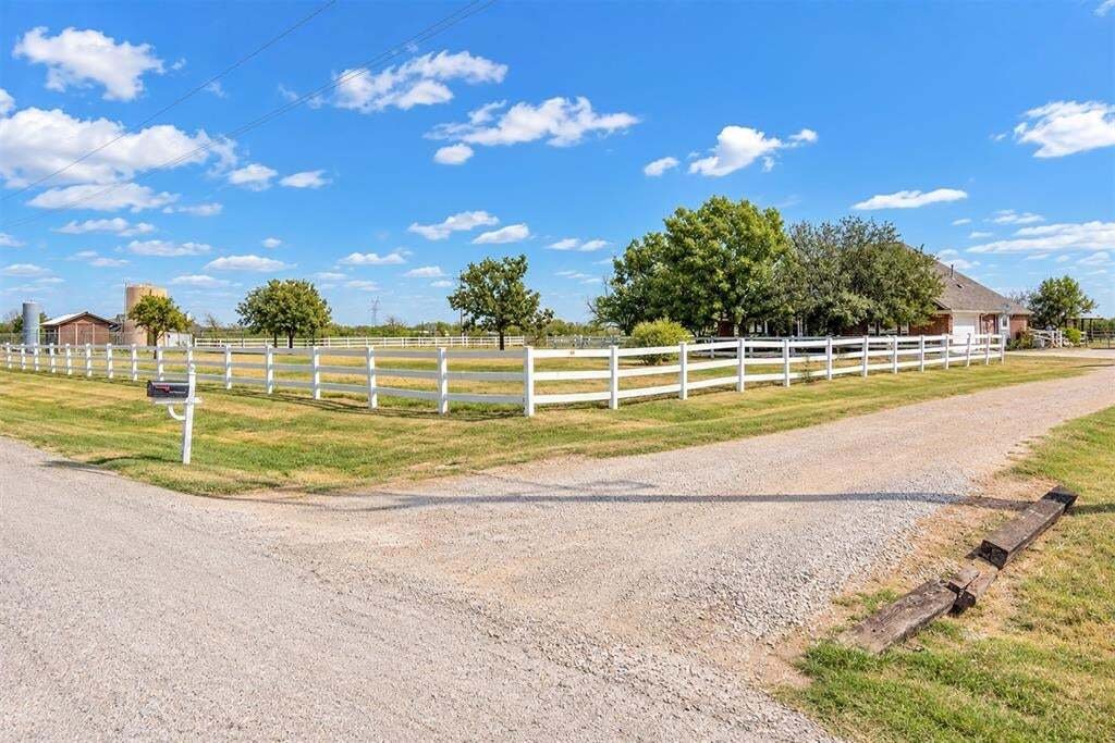House in Ponder, Texas, United States 4 - 18980502