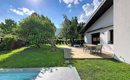 House in Hameaux, La Motte-Servolex, France 1