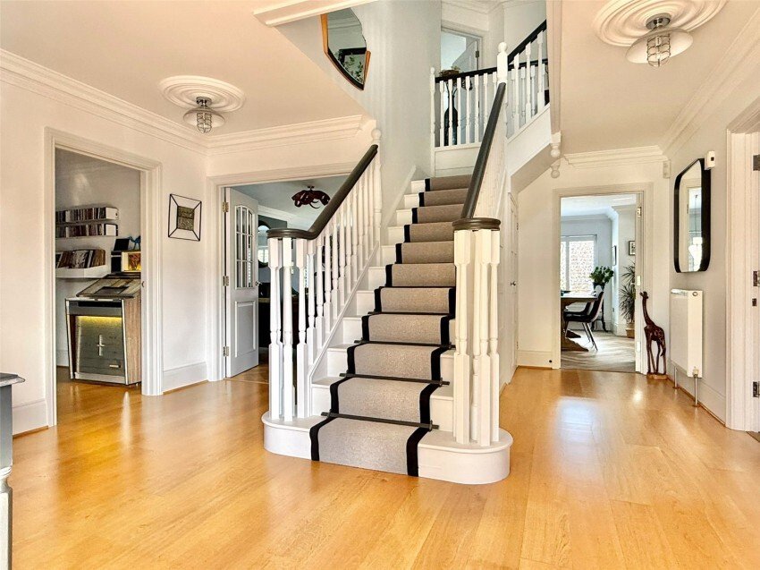 House in England 2 - 18968920