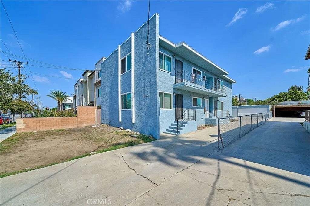 Gardena, California, United States 1 - 18970563