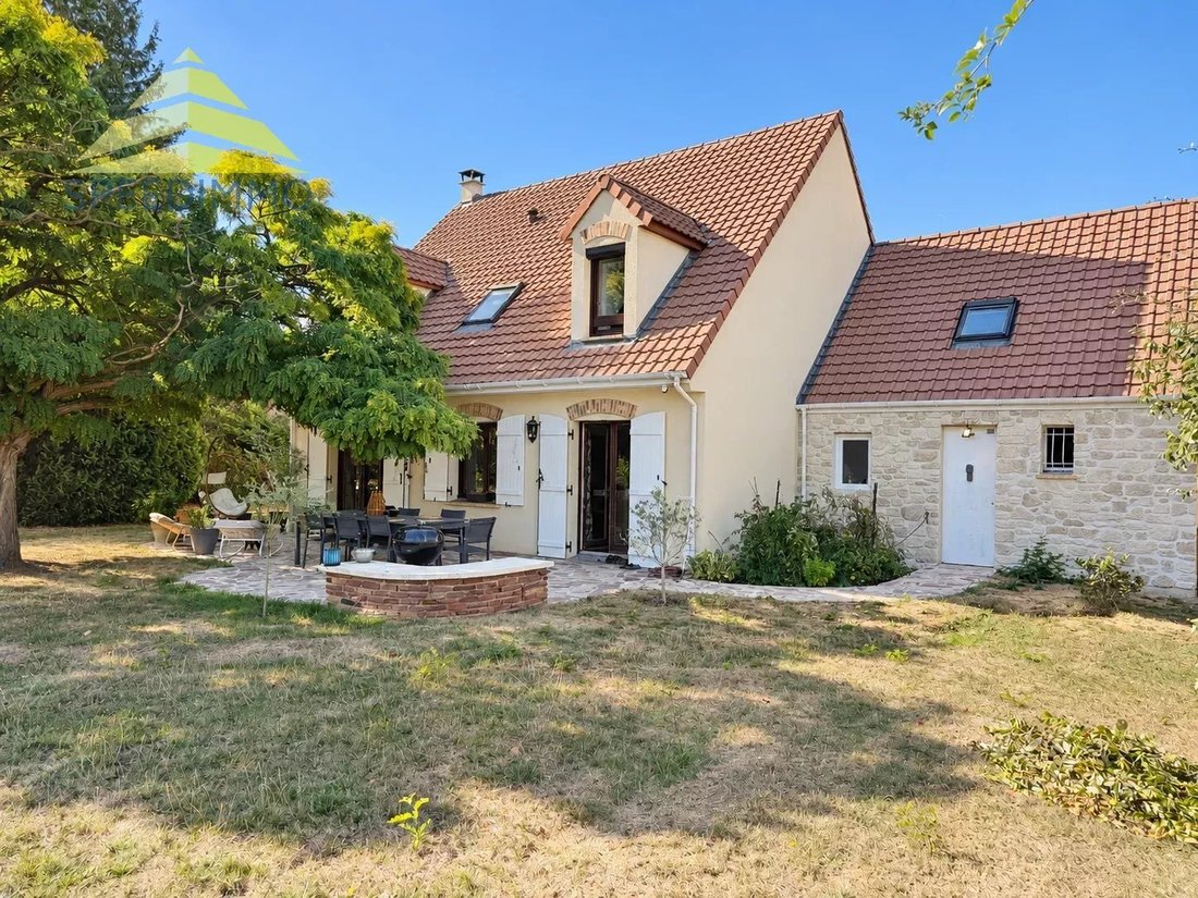 House in Mandres-les-Roses, Ile-de-France, France 2 - 18965529
