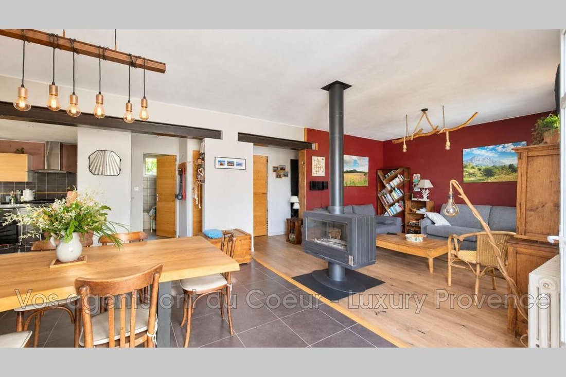 Villa in Rousset, Provence-Alpes-Côte d'Azur, France 3 - 18976753