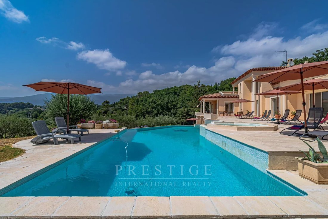 Villa in Châteauneuf-Grasse, Provence-Alpes-Côte d'Azur, France 1 - 18965032