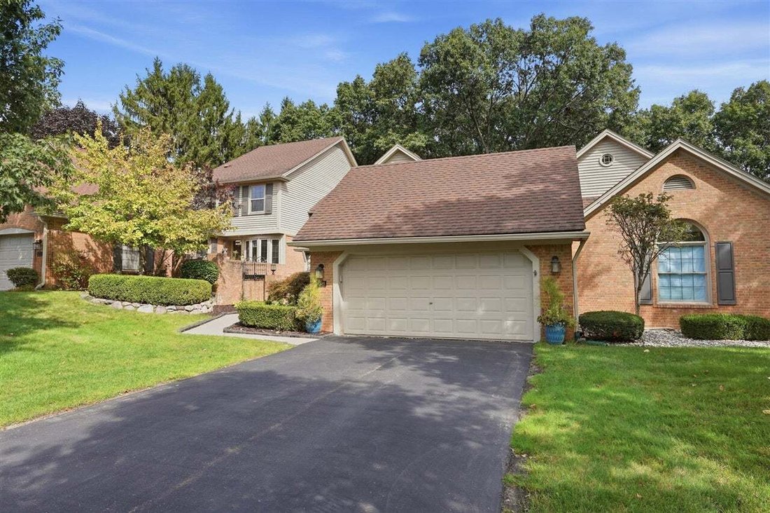 Condo in Township of Hamburg, Michigan, United States 2 - 18970131